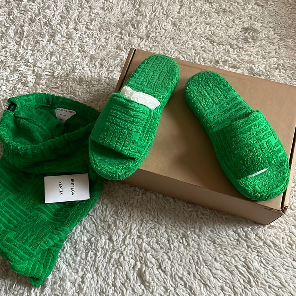 New season Bottega Veneta Resort sponge slides